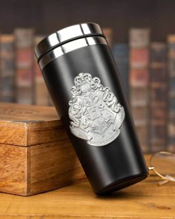 Šolja Paladone Harry Potter - Hogwarts - Travel Mug With Metal Badge